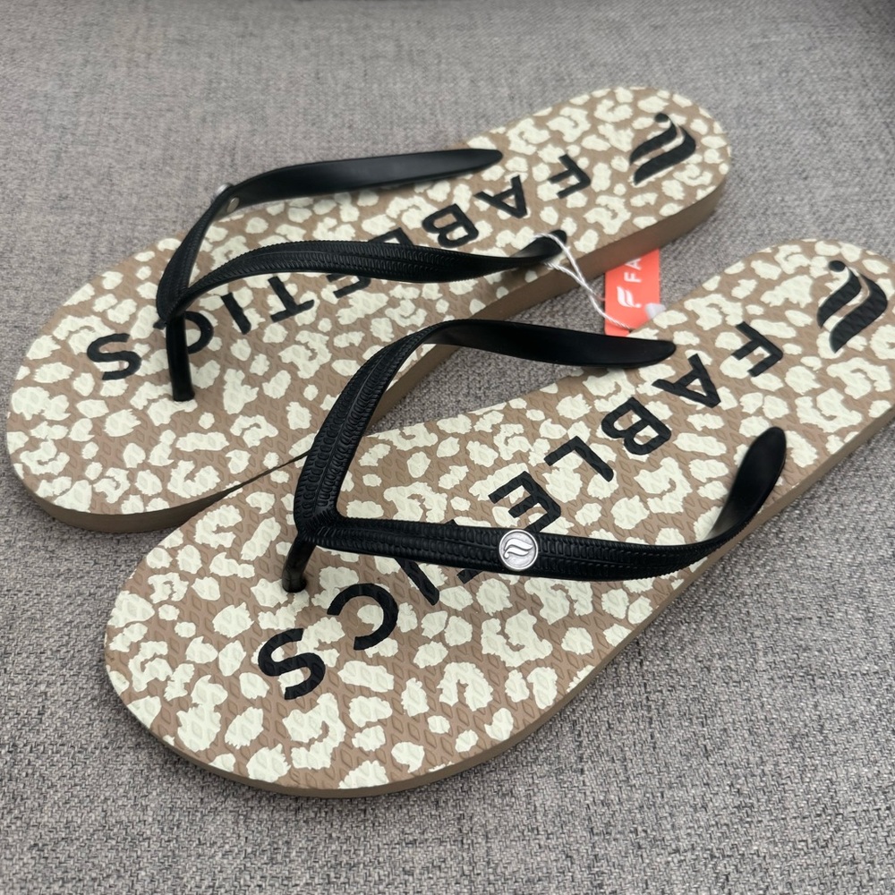 Fabletics Black and Tan Women’s Thong Sandals✨